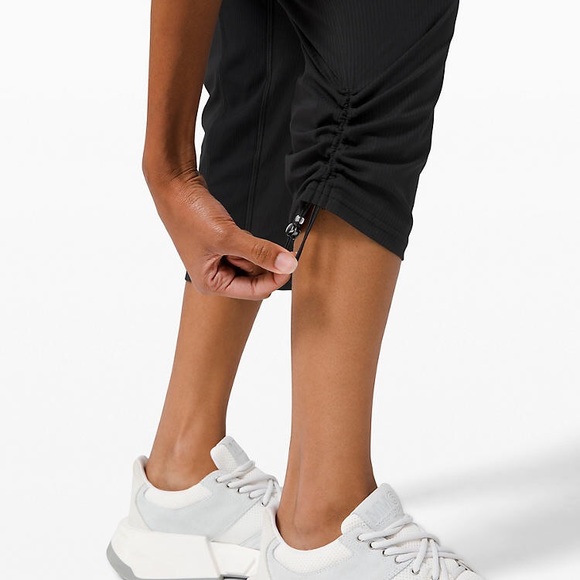 LuLuLemon Studio Crop - Picture 4 of 4